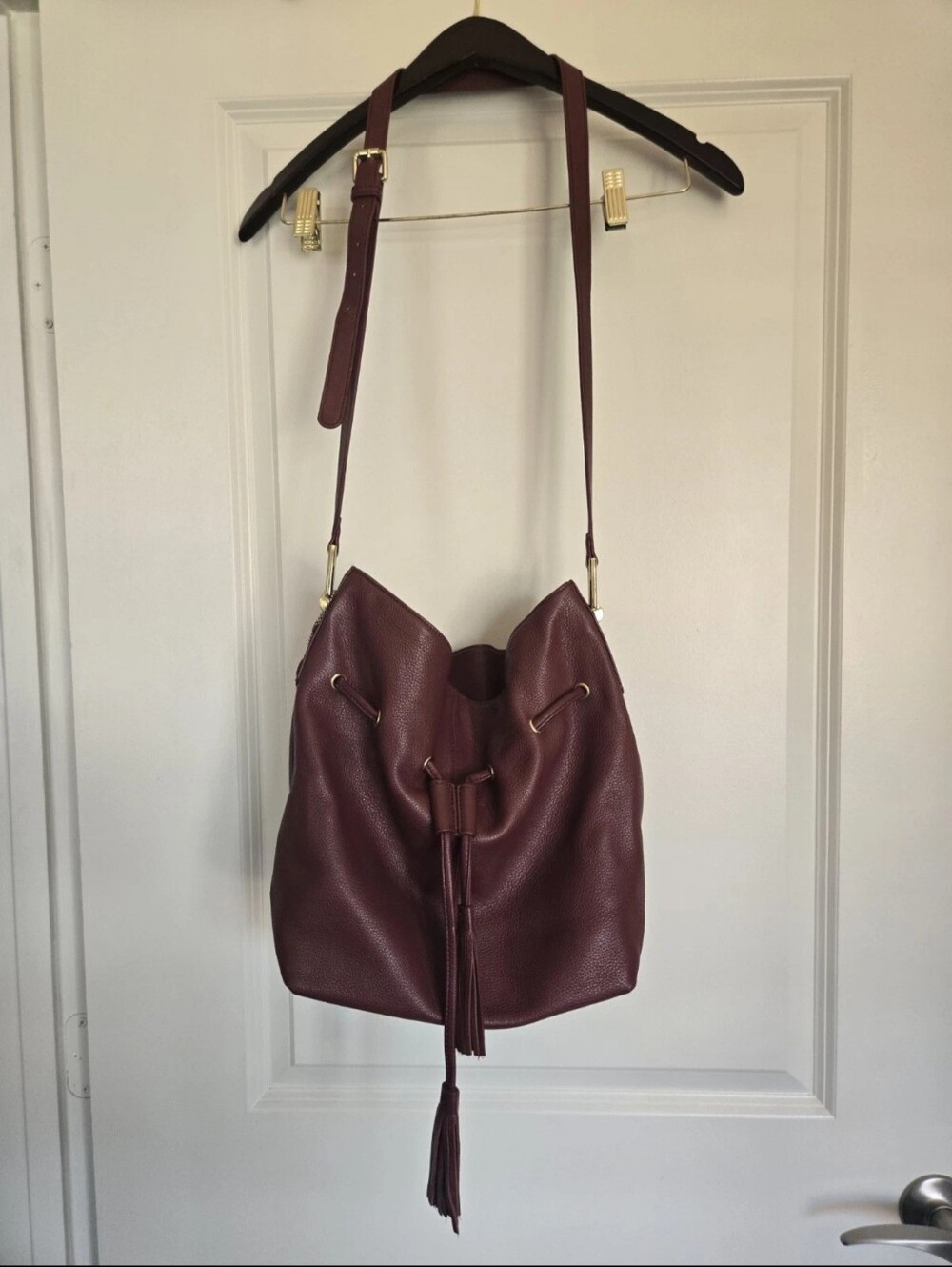 Clarks Burgundy Genuine Leather Tassel Bucket Bag Adjustable Crossbody